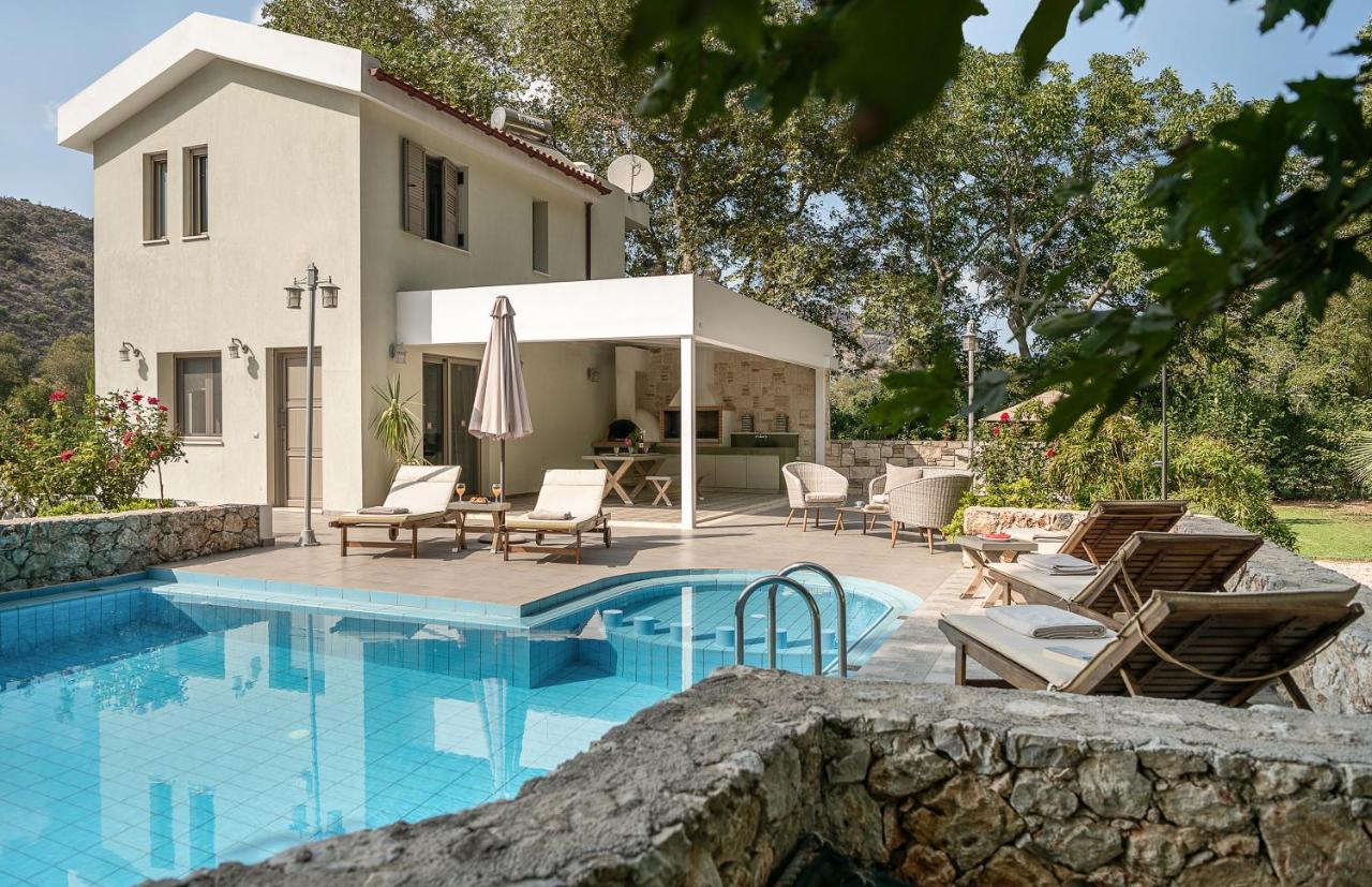 Villa Nature, Heated Pool カリヴェス エクステリア 写真