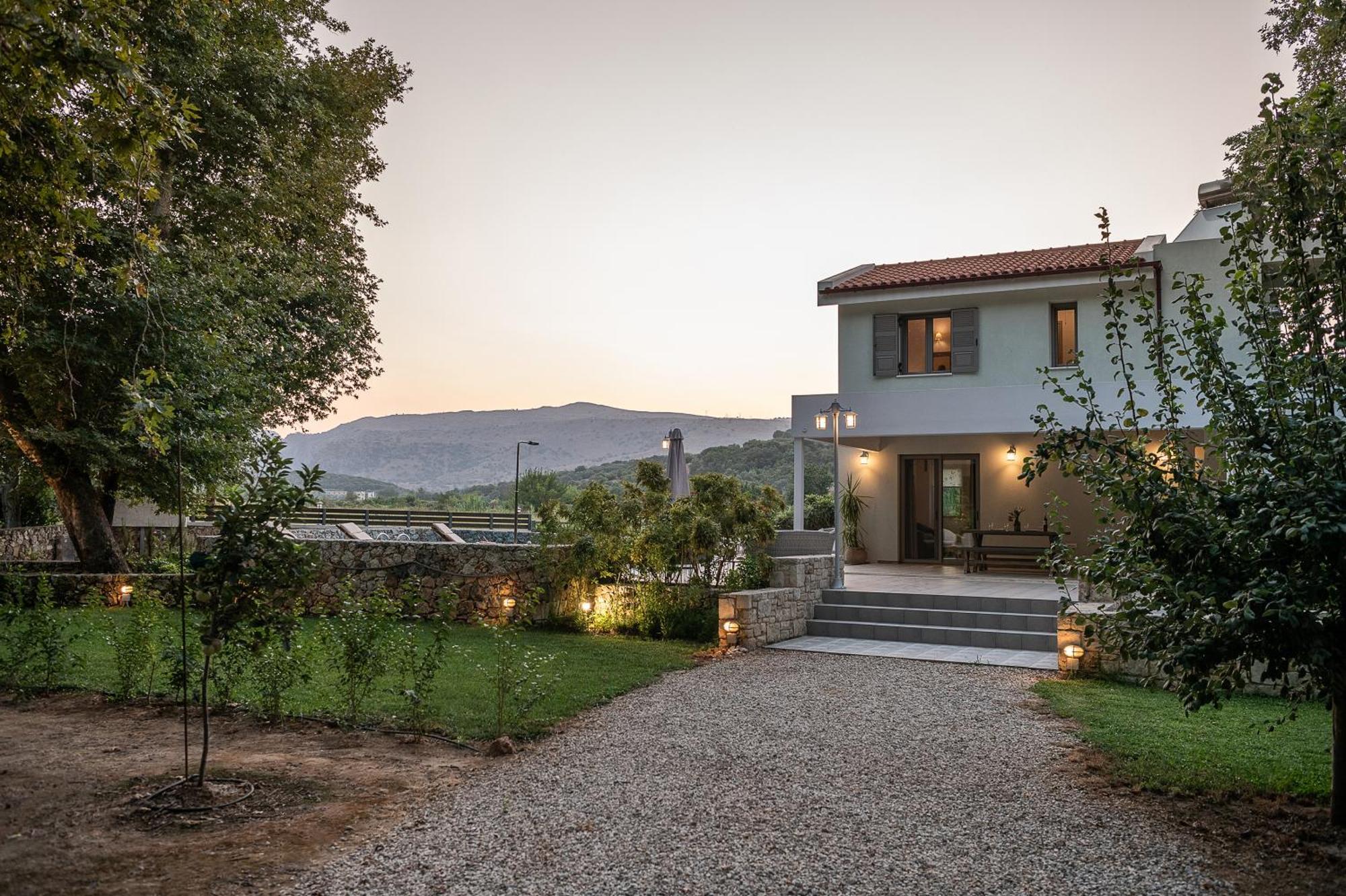 Villa Nature, Heated Pool カリヴェス エクステリア 写真