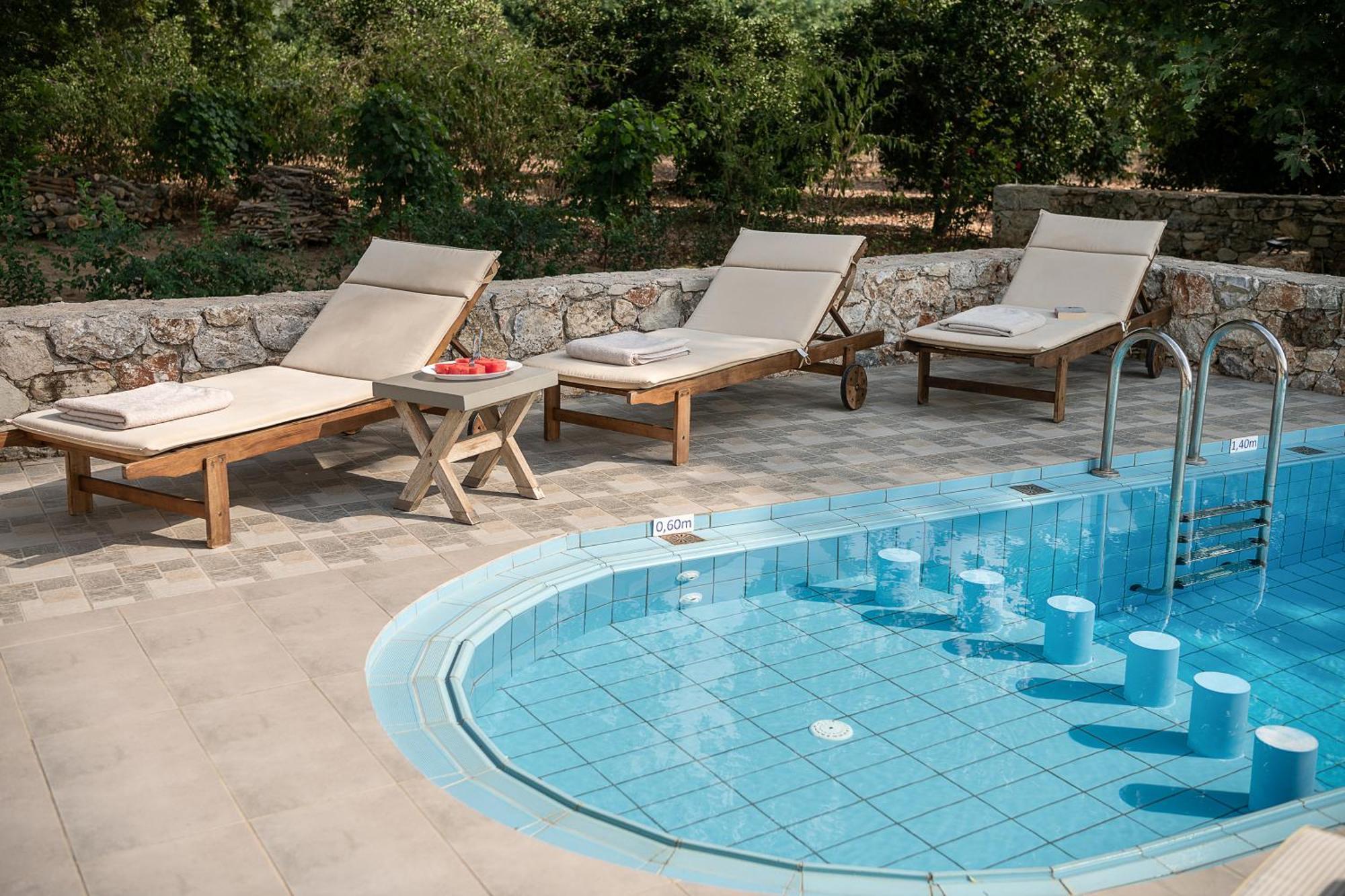 Villa Nature, Heated Pool カリヴェス エクステリア 写真